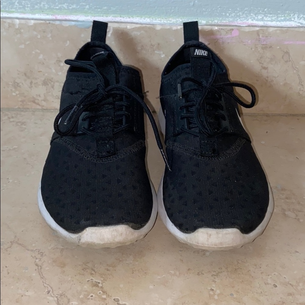 Black Nike Sneakers
